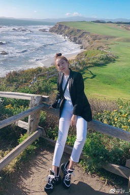 2018年6月13日，加州半月湾游玩照，郑秀妍