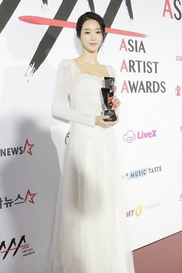 明星私服科普：2020年11月28日，Asia Artist Awards，徐睿知