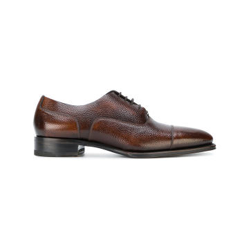 lace-up Oxford shoes