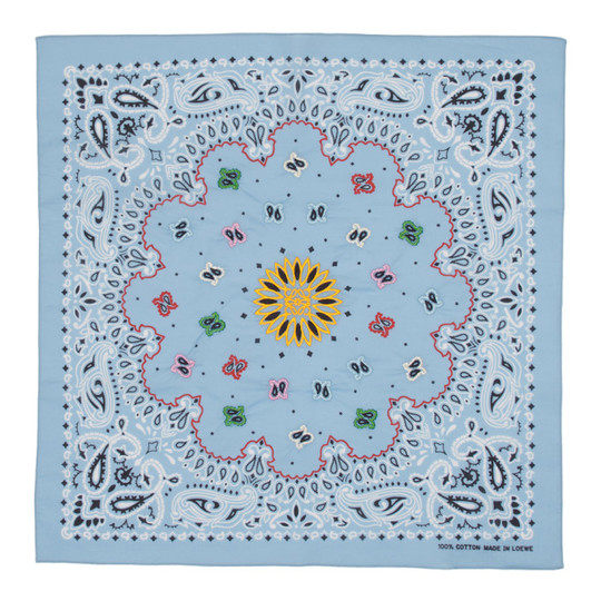 蓝色刺绣印花方巾展示图