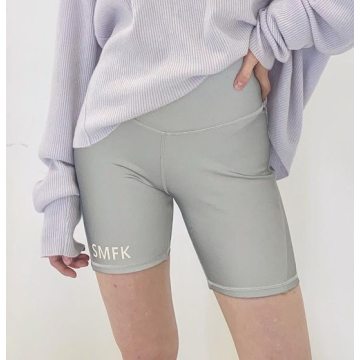 灰色荧光短裤