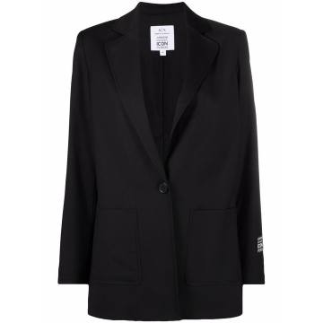 single-buttoned tailored blazer