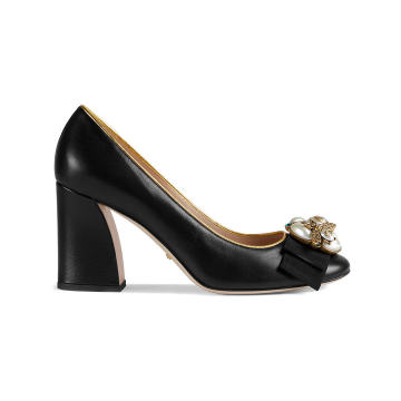 Leather mid-heel pump with bee