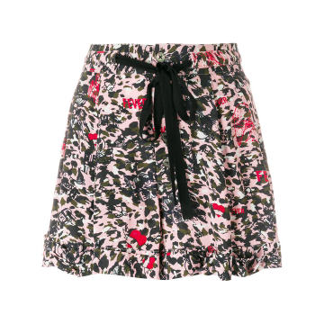 print fitted shorts