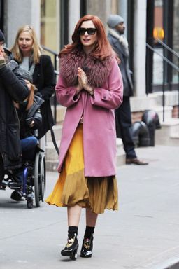 明星私服科普：2018年11月30日，纽约拍戏，Anne Hathaway