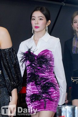 明星私服科普：2018年12月28日，KBS 歌谣大祝祭红毯，Irene