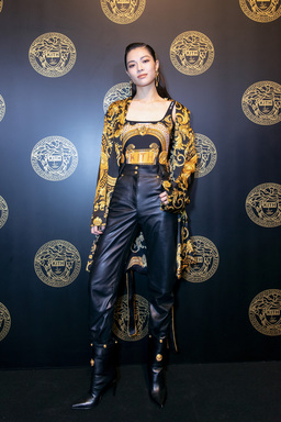 明星私服科普：2019年2月27日，Kith x Versace 活动，钟楚曦