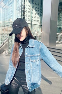 2018年3月15日，白色情人节，INS 更新私服照，郑秀妍