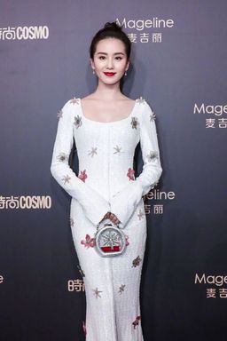 2019年12月3日，COSMO时尚盛典红毯造型，刘诗诗