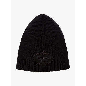 black logo embroidered ribbed virgin wool hat
