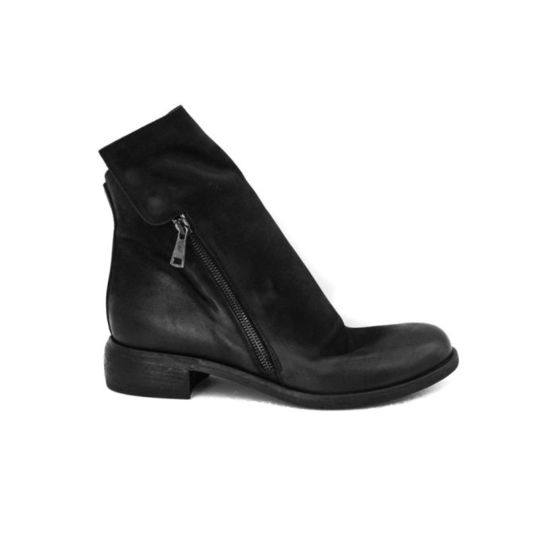 Ankle Boot In Black Suede.展示图