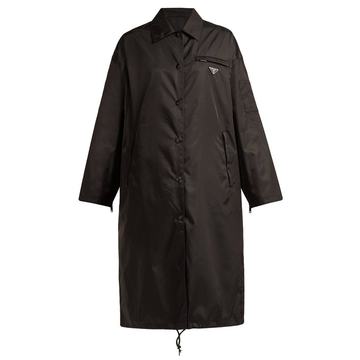 Point-collar nylon coat