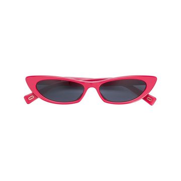 cat-eye tinted sunglasses