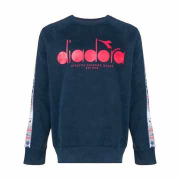 front logo sweater