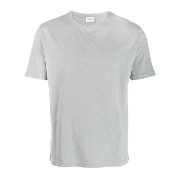 short-sleeved T-shirt