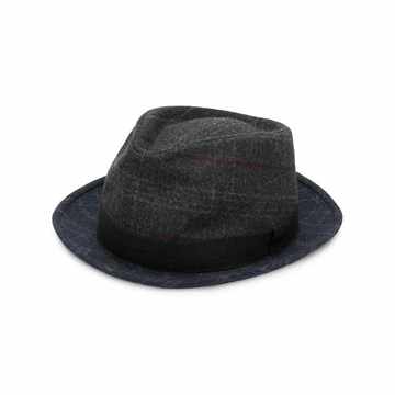 wide brim hat