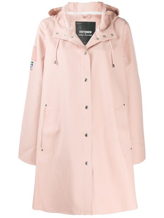 Stutterheim x Marc Jacobs The Raincoat外套展示图