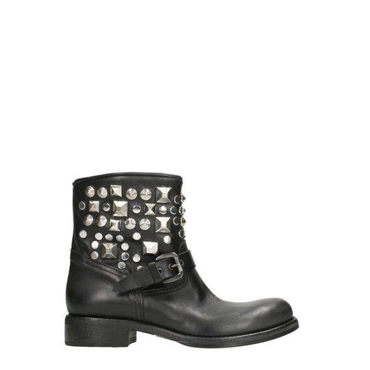 Strategia Studs Black Leather Combat Boots展示图