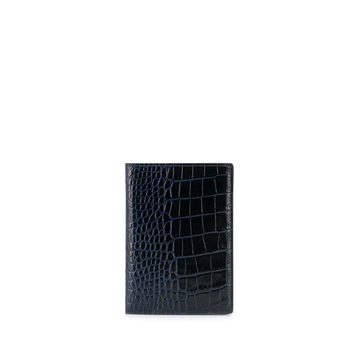 crocodile-effect passport cover