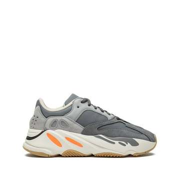 Yeezy Boost 700运动鞋