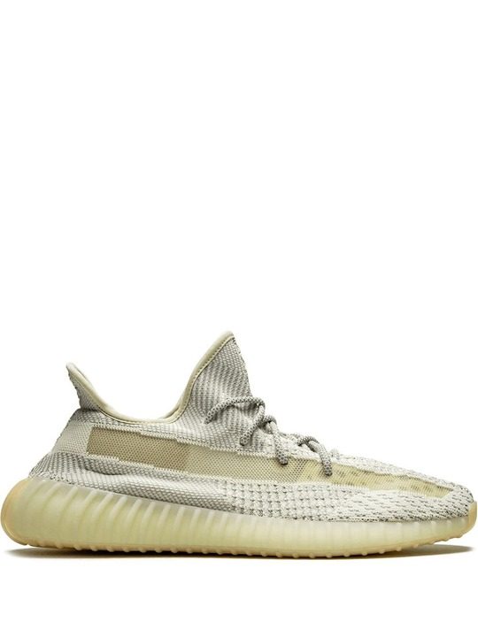 Yeezy Boost 350 V2运动鞋展示图