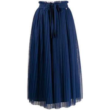 pleated skirt