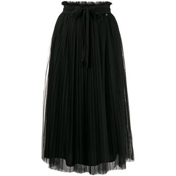 pleated skirt