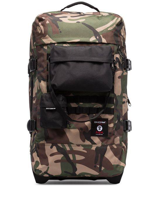 EASTPAK X AAPE TRANVERZ HLDLL CAMO展示图