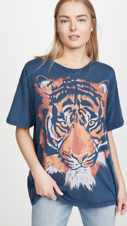老虎图案 T 恤展示图