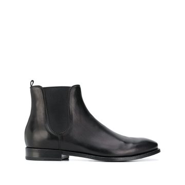 chelsea boots