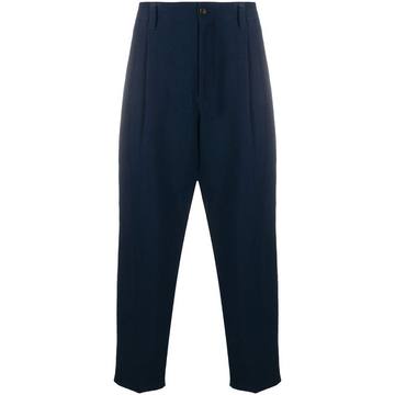 pleat-front loose trousers