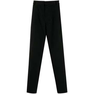 loose-fit tapered trousers