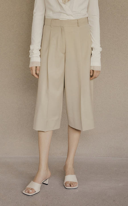 Pleated Wool Knee-Length Shorts展示图