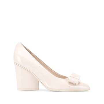 bow-detail pointed pump