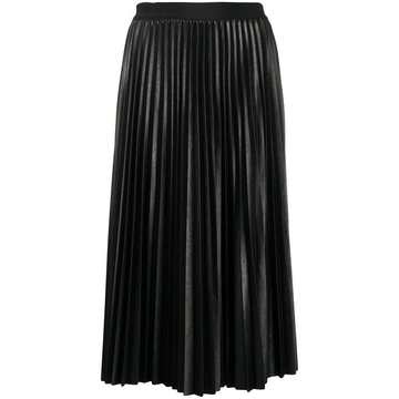 pleated skirt