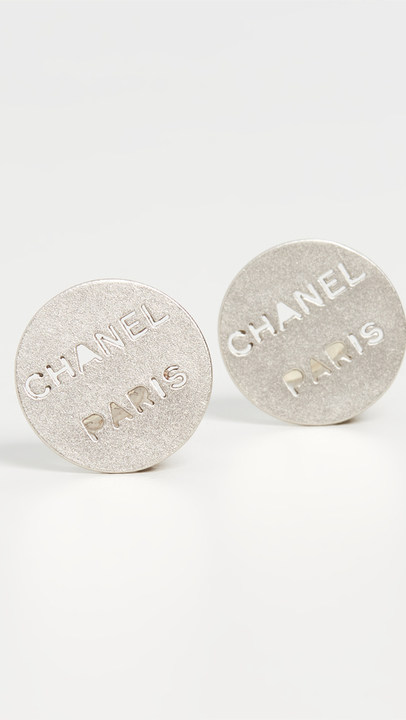 Chanel 银色纽扣耳环展示图