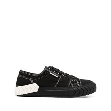 two-tone sole low-top sneakers