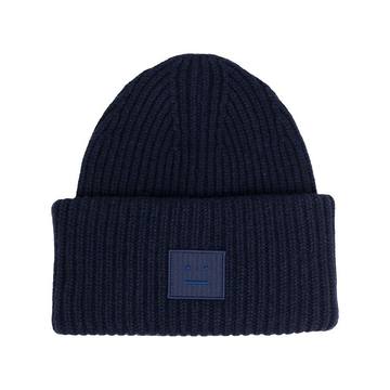 Face patch knitted beanie