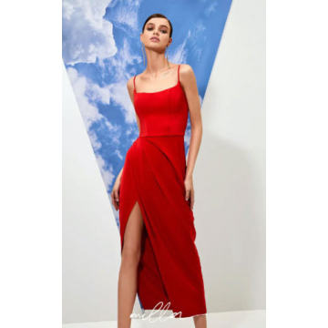 红色裙装
