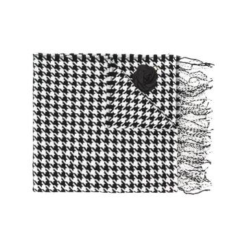 dogtooth patterned scarf