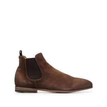 ankle-length chelsea boots