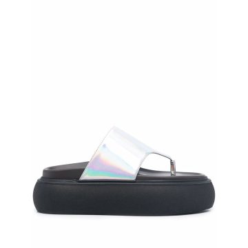 slip-on flatform sandals