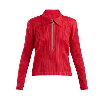 Point-collar pleated top