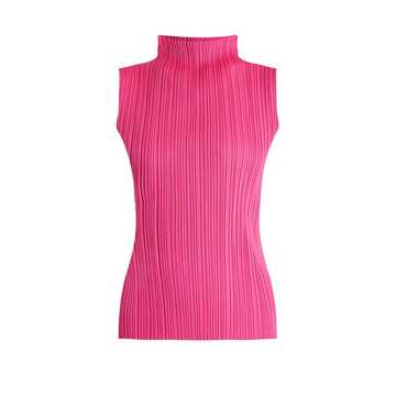 Sleeveless pleated top