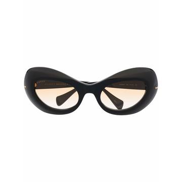 oversized cat-eye frame sunglasses