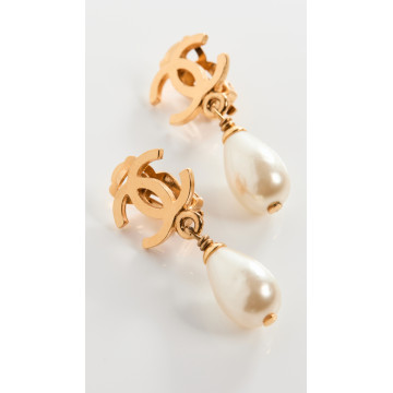 Chanel 珍珠垂式金耳环