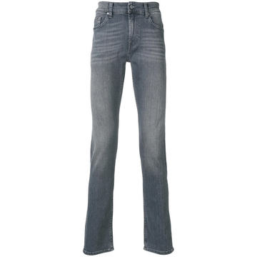 slim fit jeans